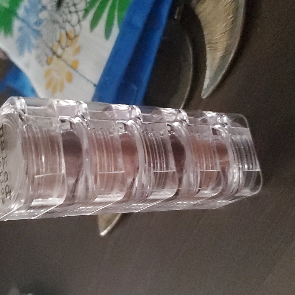 Naked cosmetics loose pigment powder